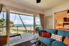 Waipouli Beachfront Condo with Balcony and Ocean Views